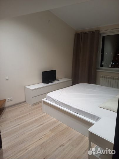 Спальный гарнитур бу белый