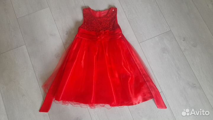 Платье для девочки праздничное 128-134р
