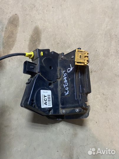 Шевроле кобальт замок передней правой двери