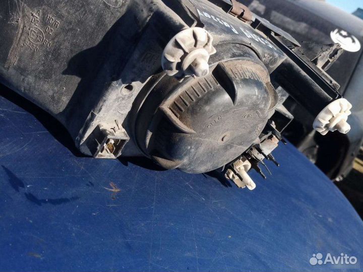 Фара правая Volkswagen Passat B3 1992