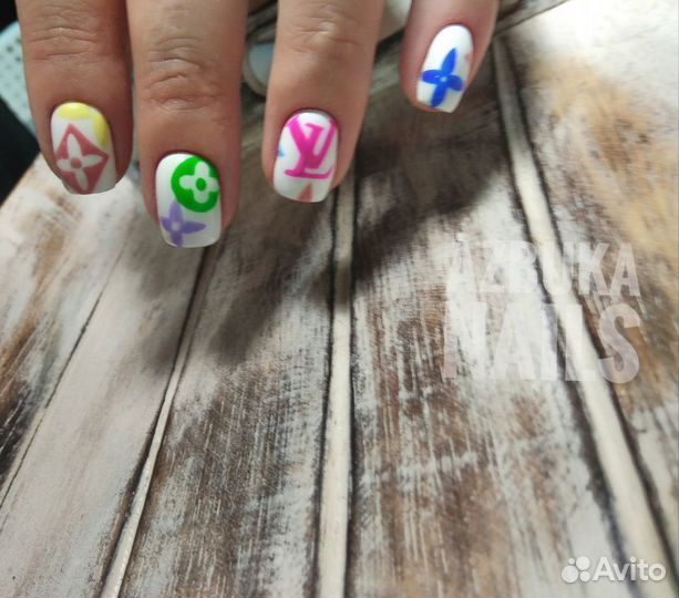 Маникюр. Наращивание ногтей. Педикюр