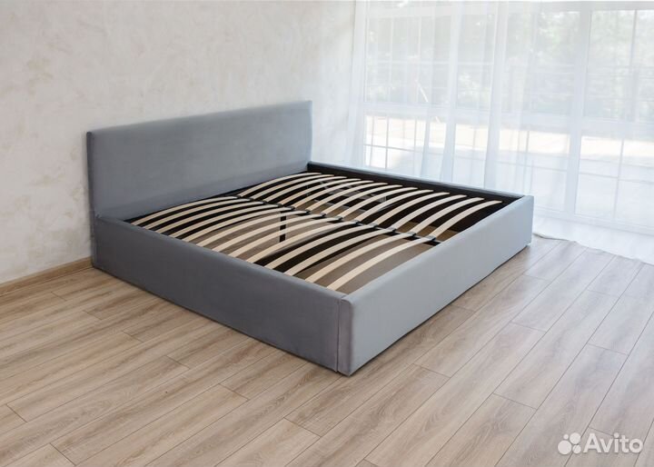 Кровать с матрасом