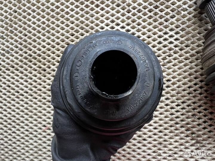 Шрус с пыльником VW Passat B6 2.0