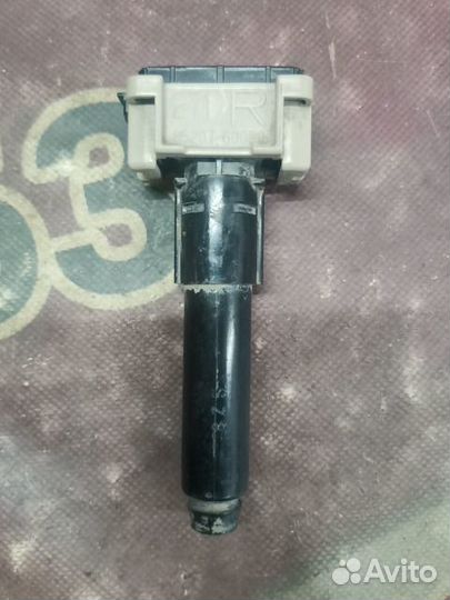 Форсунка омывателя фары передняя правая Toyota Lan