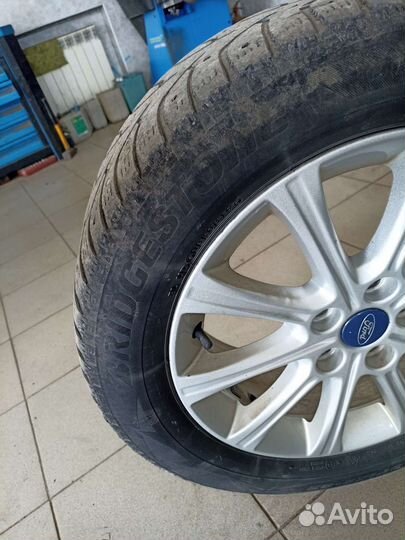 Bridgestone Blizzak Spike-02 215/55 R16