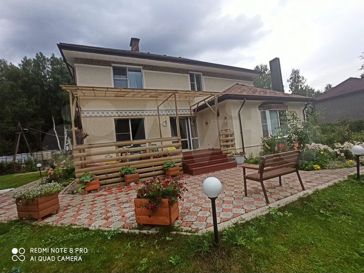 Коттедж 268,9 м² на участке 12,7 сот.