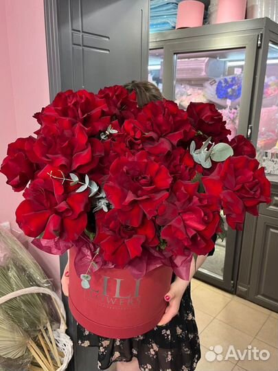 Букеты с доставкой из больших роз