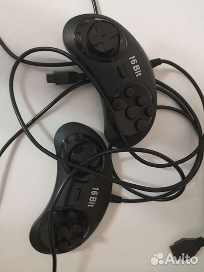 Игровая 16-битная приставка Titan