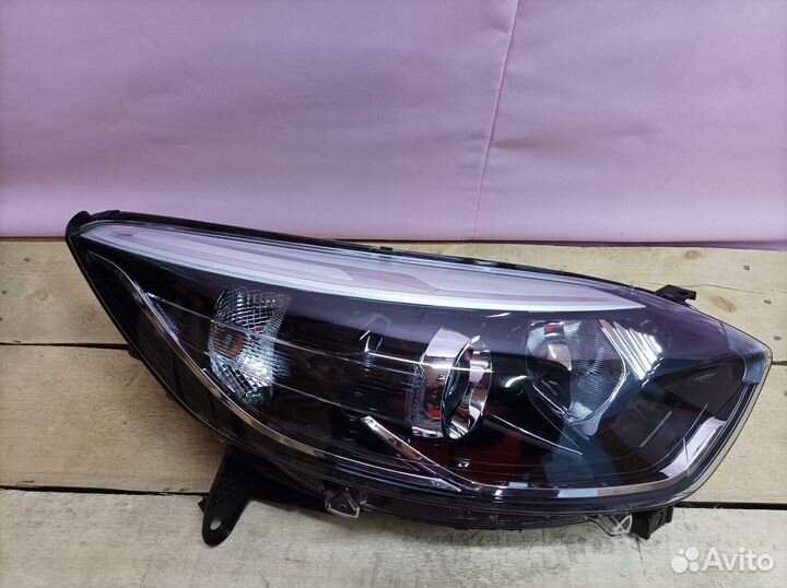 Фара правая Renault Kaptur 2016