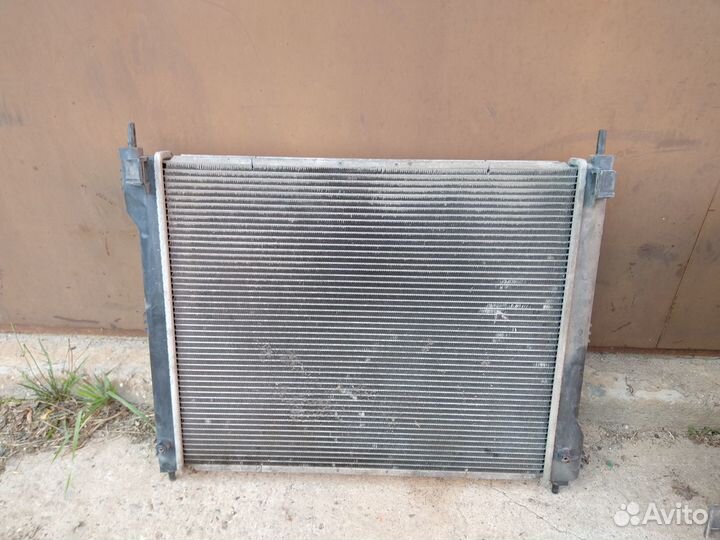 Радиатор двигателя Ниссан Жук. Nissan Juke