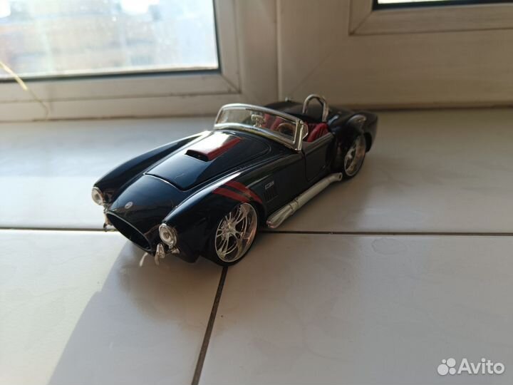 Модели автомобилей в масштабе 1:24