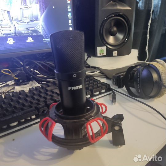 Студийный микрофон