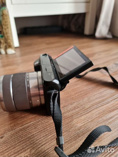 Sony NEX-F3 Компактная камера с поворотным экраном