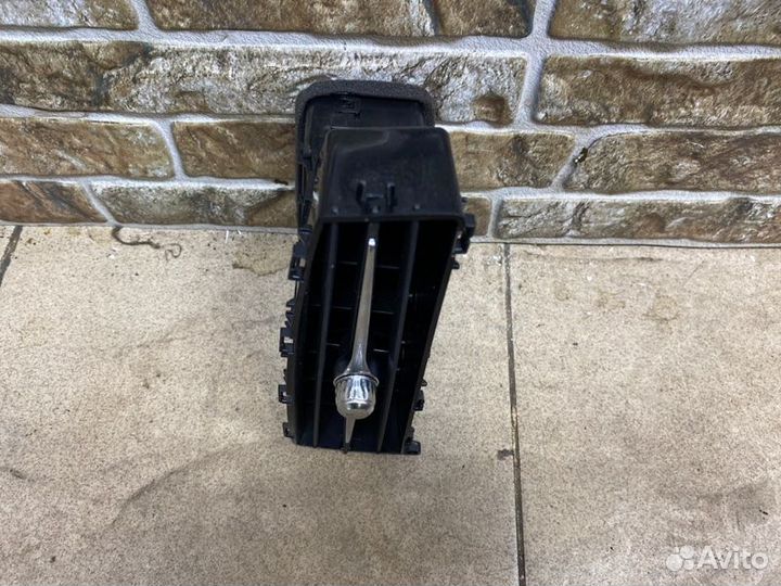 Дефлектор воздушный правый Volvo Xc90 2 2.0 dizel