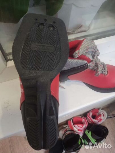 Коньки, лыжные ботинки