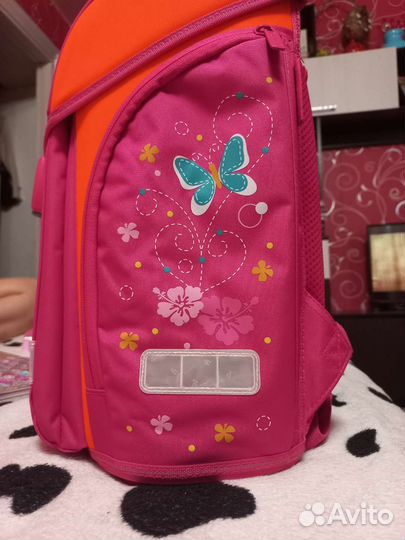 Школьный рюкзак один с бабочками абсолютно новый