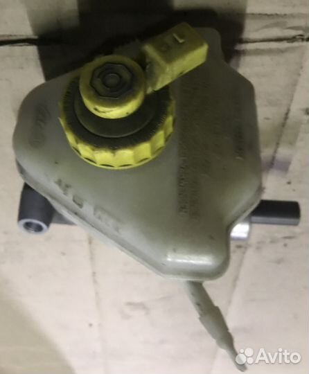 Главный тормозной цилиндр VW Touareg 2003-2010