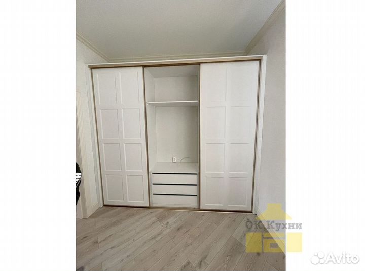 Распашной шкаф