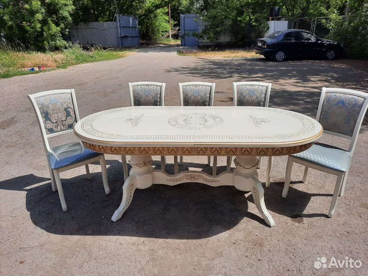 Стол и стулья