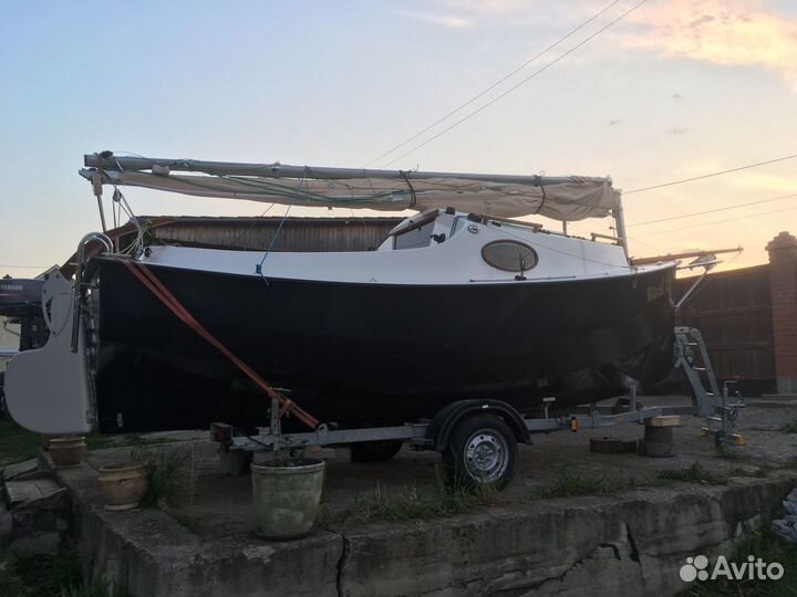 Парусная яхта V-Cat-550 (миникруизер)