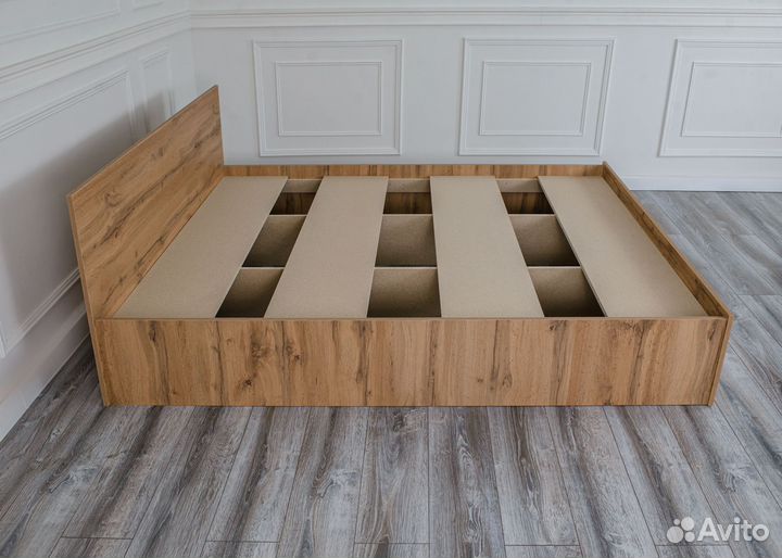 Кровать с матрасом 160х200