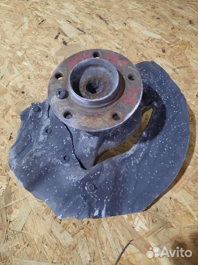 Поворотный кулак передний правый BMW 7 серия E65