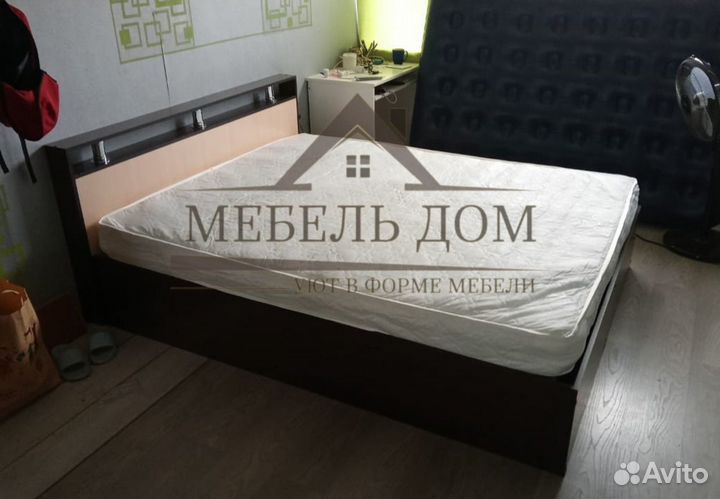 Кровать с матрасом