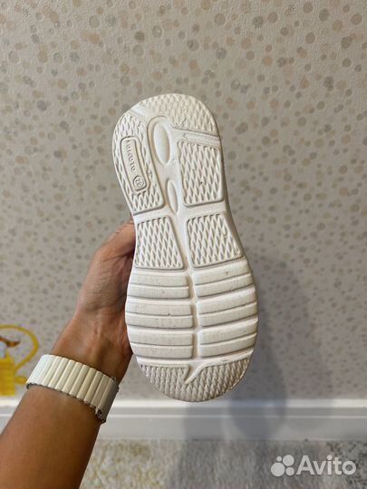 Кроссовки на девочку