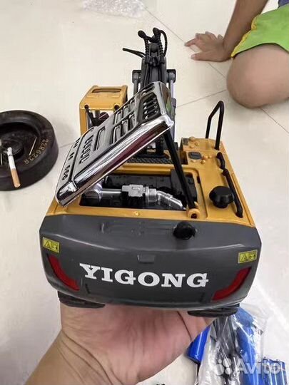 Экскаватор на радиоуправлении