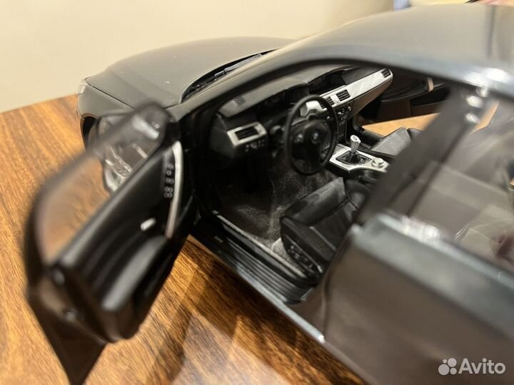 1/18 Kyosho BMW 545i E60