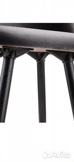 Полубарный стул