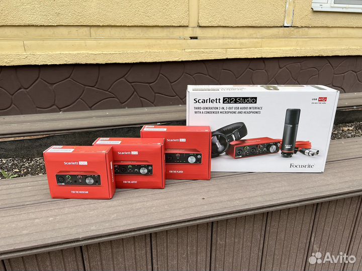 Focusrite Scarlett 2i2 4i4 Studio Solo 3rd Gen