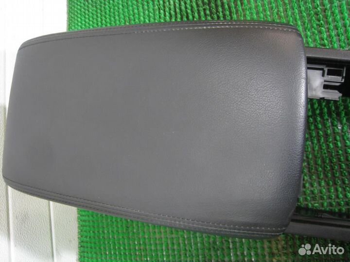 Консоль центральная с подлокотником Honda Accord