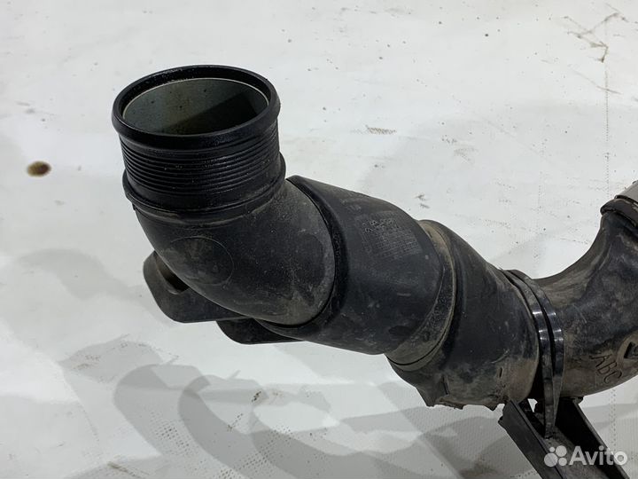 Патрубок интеркулера Audi Q3 8U