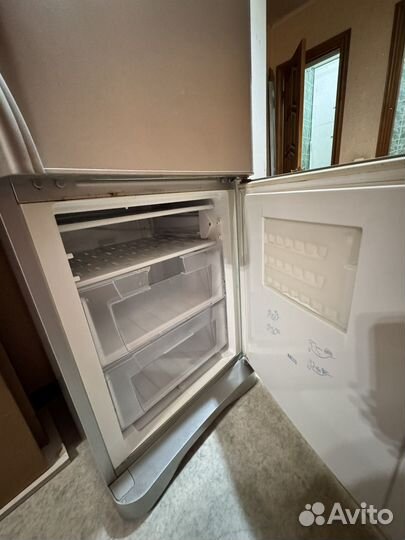 Холодильник indesit бу Рабочий