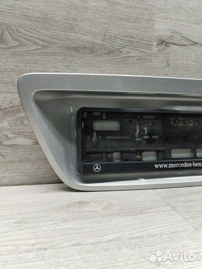 Накладка крышки багажника Mercedes C-Class W203