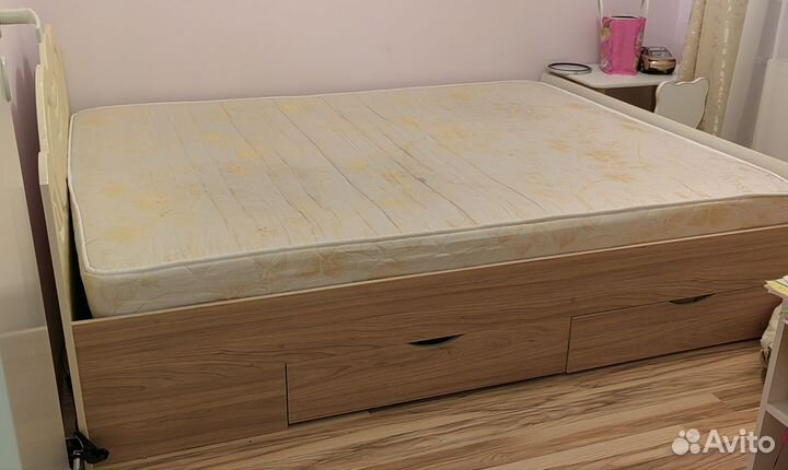 Кровать с матрасом бу