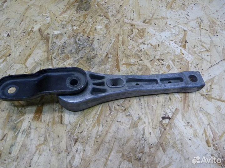 Опора двигателя задняя VW Passat B6 2005-2010 (3C0