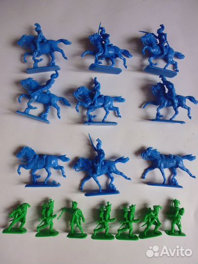 Фигурки воинов и оружия разных эпох