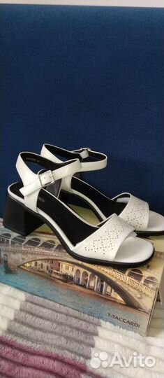 Босоножки женские
