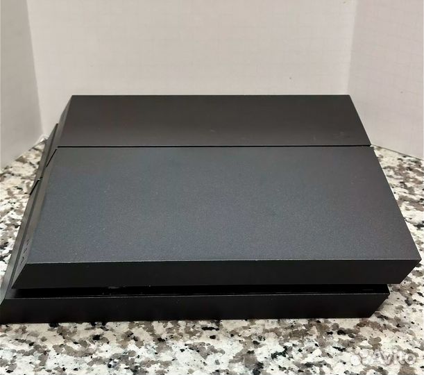 Sony PlayStation 4 1TB CUH-1208B