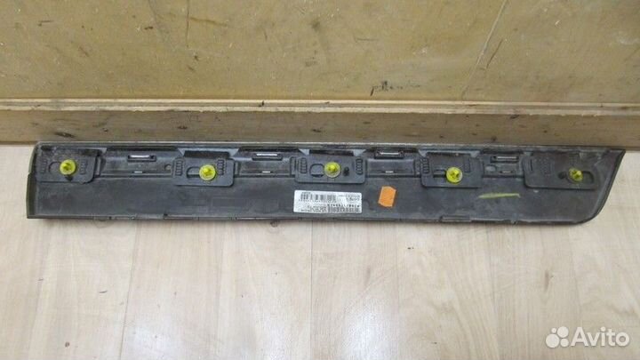 Накладка двери задней правой Volvo XC60 2008-2017