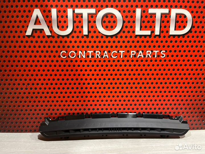 Накладка декоративная на торпедо Bmw 5 G30 2018