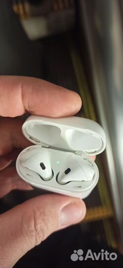 Беспроводные наушники apple airpods 1