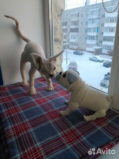 Вязанный мопс