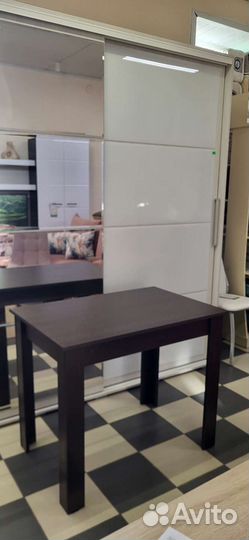 Стол обеденный