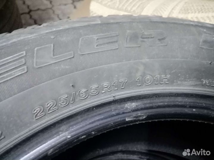 Bridgestone Dueler H/T 687 225/65 R17