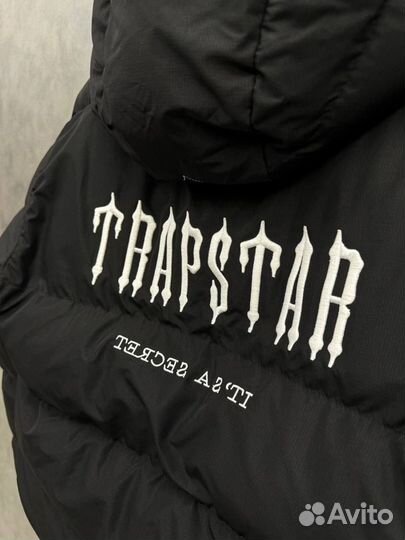 Пуховик Trapstar оверсайз на руках