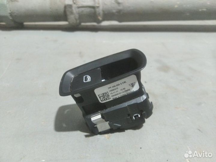 Кнопка стеклоподъемника задняя левая Porsche