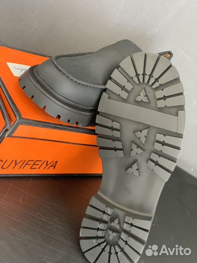 Лоферы женские